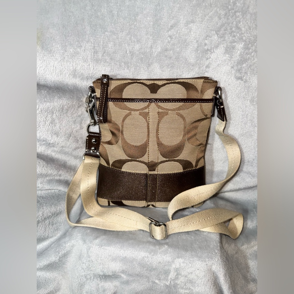 Coach Signature Crossbody Swingpack w/ COA